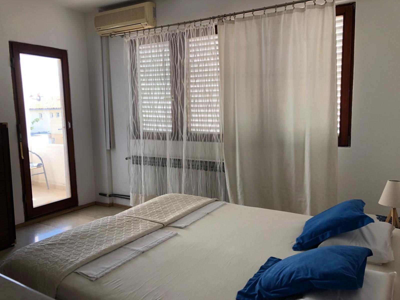 5 Apartment *